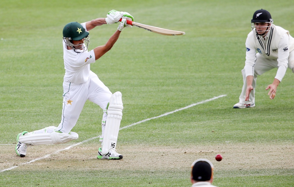 younus khan will have to play a pivotal role on day five in the absence of misbah photo afp