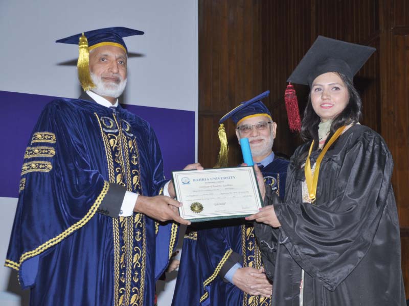 naval chief admiral zakaullah confers degree on a graduating student photo inp