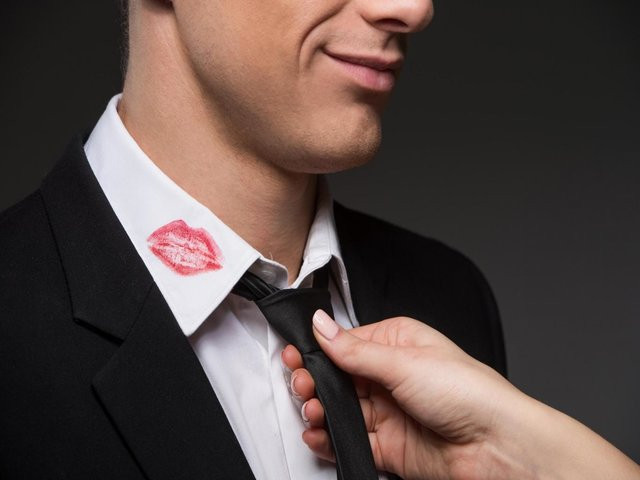 time to unveil the truth and catch a cheating spouse photo indy100 time to unveil the truth and catch a cheating spouse photo indy100