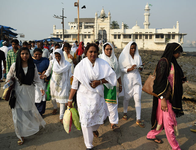 indian women leave after visiting the inner sanctum of the haji ali dargah in mumbai on november 29 2016 photo afp