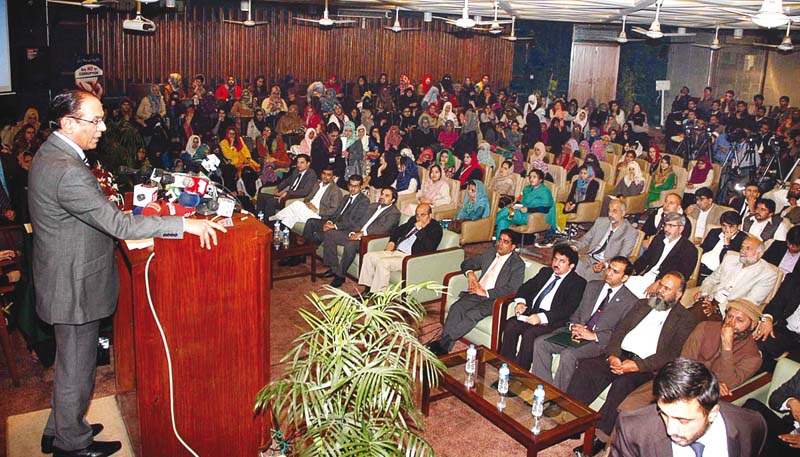 nab chief delivers a lecture photo app