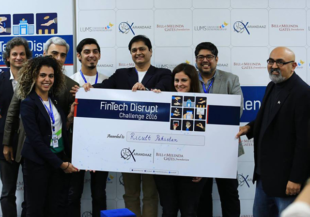 team ricult receiving the winning cheque from the judges photo vcourtesy ricult