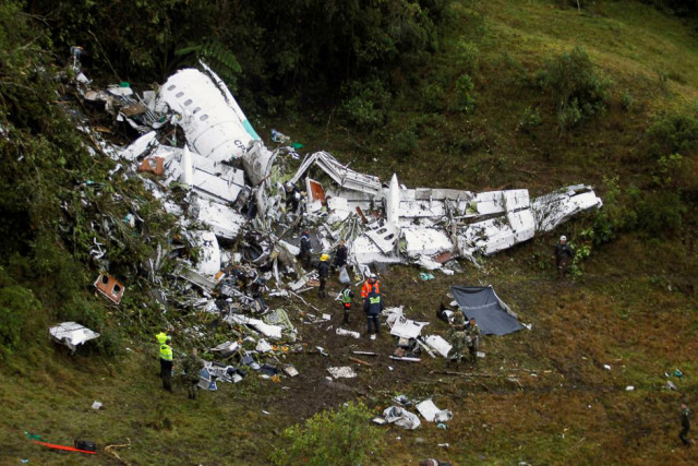 rescue crews work near the wreckage from a plane that crashed into colombian jungle with brazilian soccer team chapecoense onboard near medellin colombia photo reuters rescue crews work near the wreckage from a plane that crashed into colombian jungle with brazilian soccer team chapecoense onboard near medellin colombia photo reuters