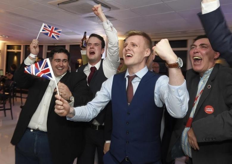 leave supporters cheer results at a leave eu party after polling stations closed in the referendum on the european union in london britain june 23 2016 reuters toby melville