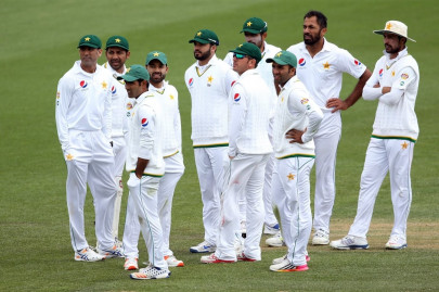 pakistan can record historic series win in australia says waqar younis