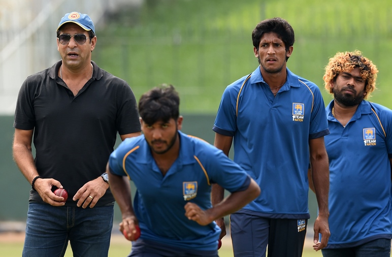 sri lankan cricketers lasith malinga r and kasun rajitha 2r look on during the first coaching session by former pakistan cricketer wasim akram l at the sinhalese sports club ssc grounds in colombo on december 1 2016 photo afp