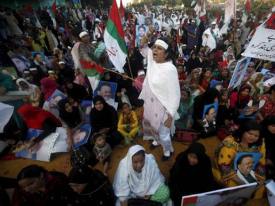 battling corruption mqm pml f leaders join hands battling corruption mqm pml f leaders join hands