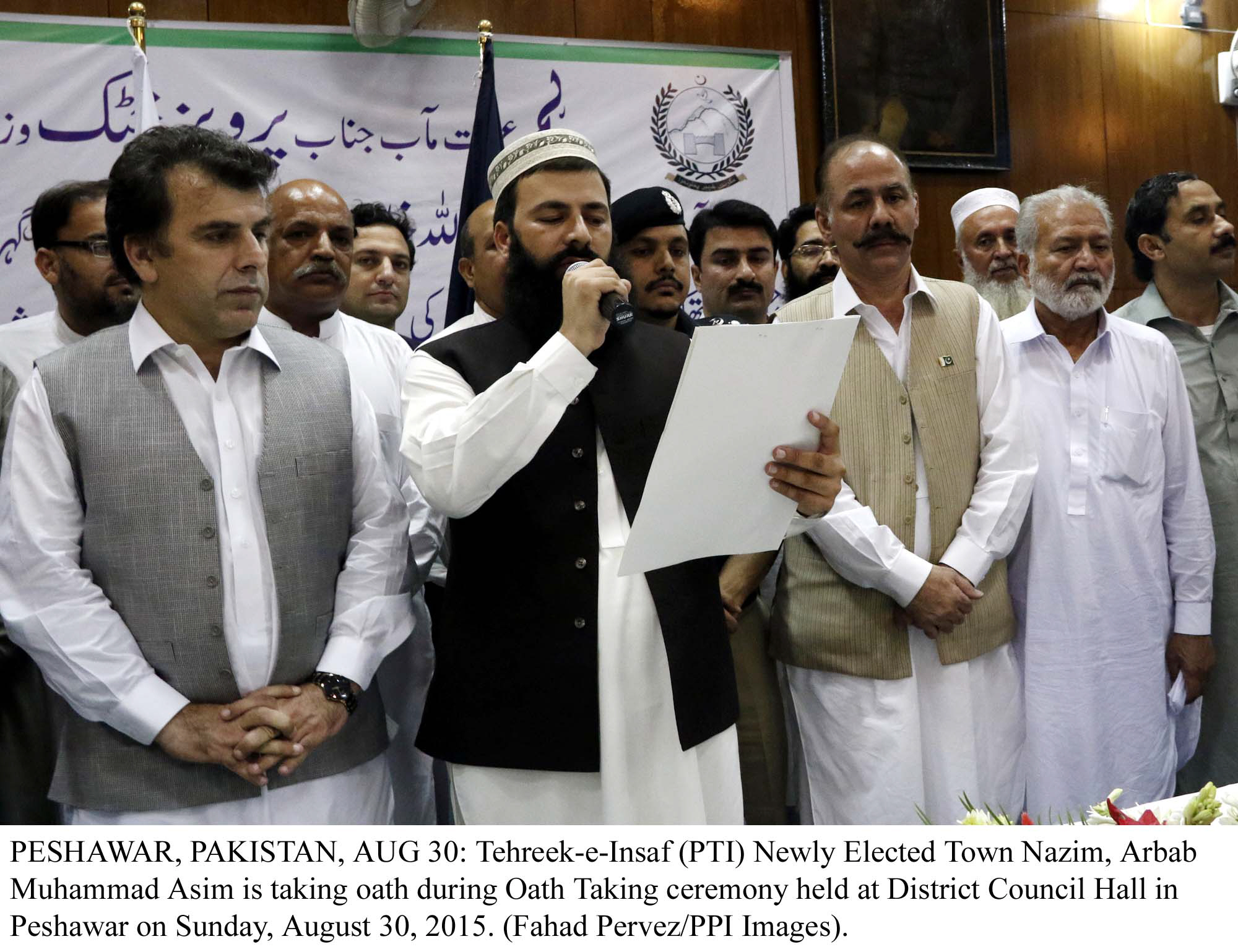 pti 039 s arbab asi takes oath as peshawar district nazim at the district council hall in peshawar on august 30 2015 photo ppi