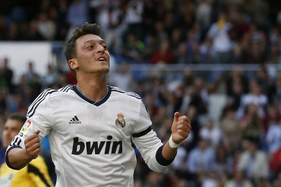 mesut ozil refuses to rule out real madrid return