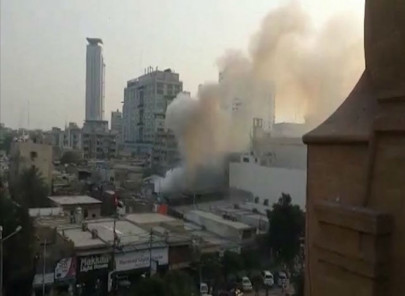fire erupts in chemical godown near karachi s city court fire erupts in chemical godown near karachi s city court