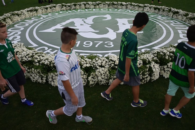 people pay tribute to the players of the brazilian football team chapecoense real who were killed in a plane accident in the colombian mountains at the club 039 s arena conda stadium in chapeco in the southern brazilian state of santa catarina on december 2 2016 photo afp