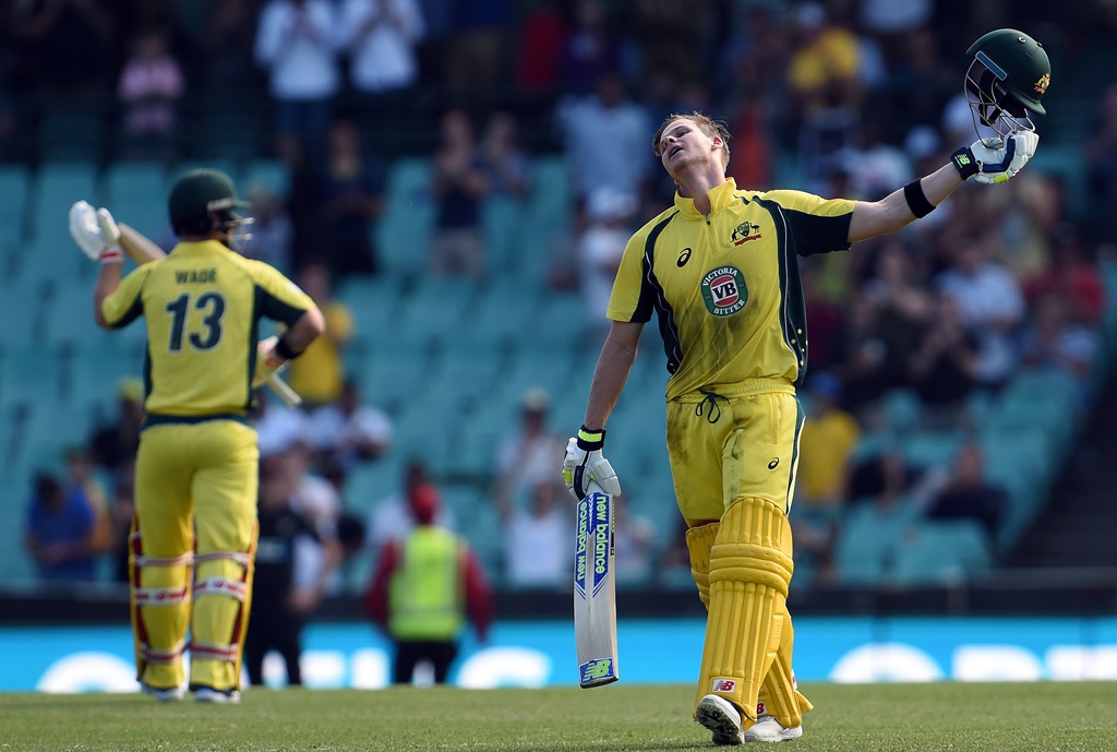 steve smith celebrates his 150 runs in sydney on december 4 2016 photo afp