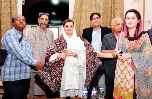 state minister for information maryam aurangzeb was given traditional ajrak after the media talk photo inp state minister for information maryam aurangzeb was given traditional ajrak after the media talk photo inp
