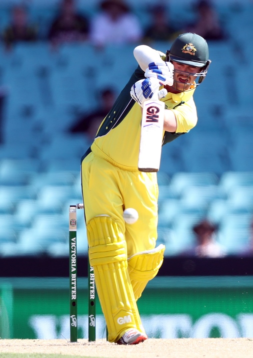 australian batsman travis head bats to new zealand paceman matt henry during the first game of the one day international cricket series between australia and new zealand in sydney on december 4 2016 photo afp