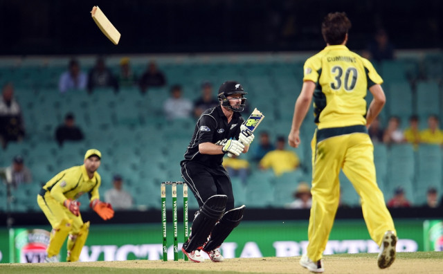 a piece of the bat of colin munro c flies in air during the first odi in sydney on december 4 2016 photo afp a piece of the bat of colin munro c flies in air during the first odi in sydney on december 4 2016 photo afp