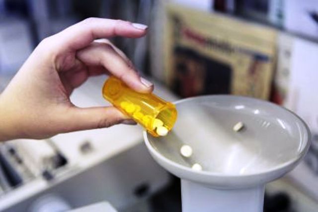 raids pharmacies sealed for selling illegal drugs