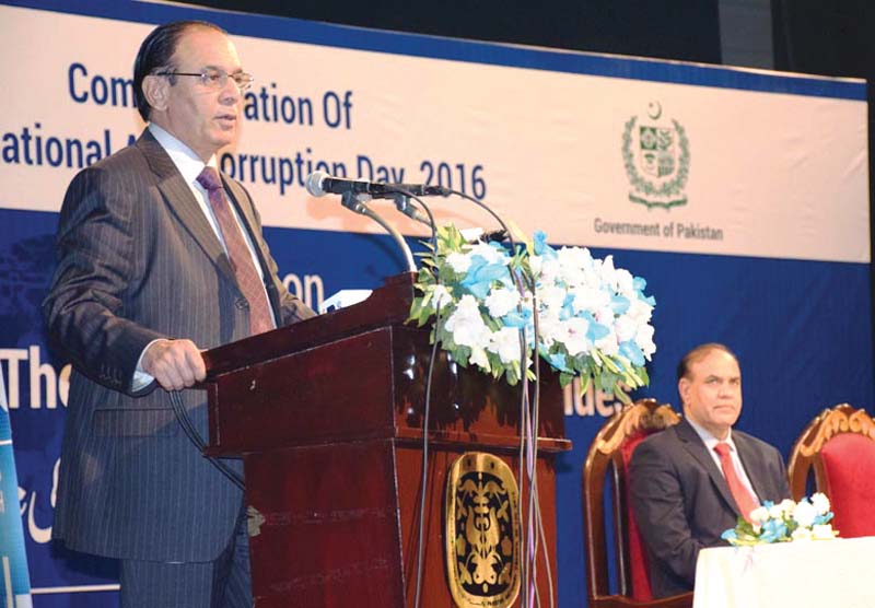 nab chairman qamar zaman chaudhry speaks at a seminar at pakistan national arts council photo inp