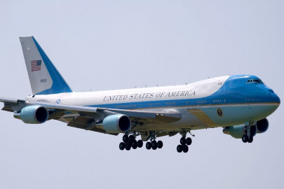 boeing promises trump to control costs on air force one boeing promises trump to control costs on air force one