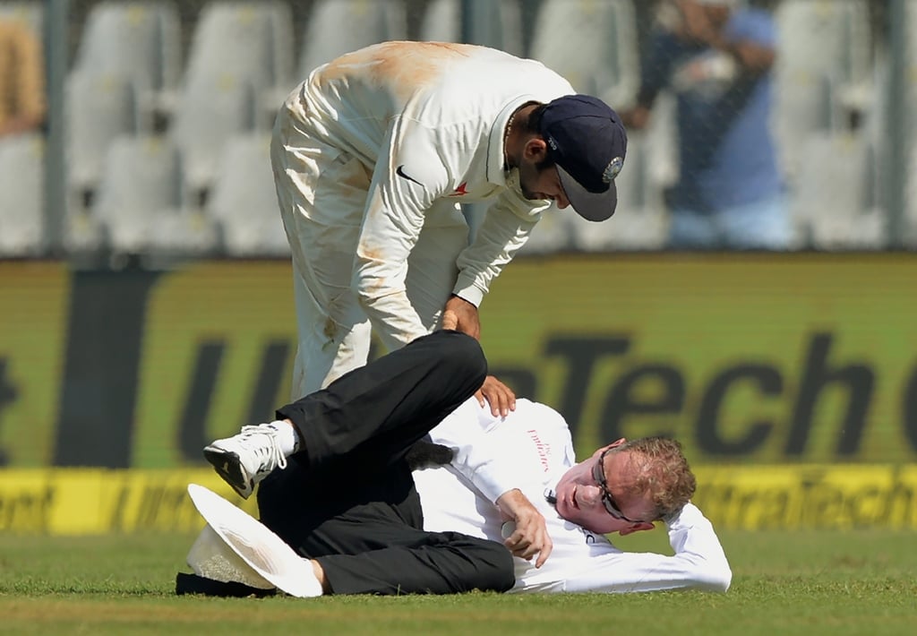 paul reiffel after being hit by a ball at the wankhede stadium in mumbai on december 8 2016 photo afp