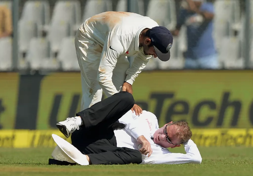 paul reiffel after being hit by a ball at the wankhede stadium in mumbai on december 8 2016 photo afp paul reiffel after being hit by a ball at the wankhede stadium in mumbai on december 8 2016 photo afp