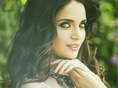 armeena khan wins women empowerment award armeena khan wins women empowerment award