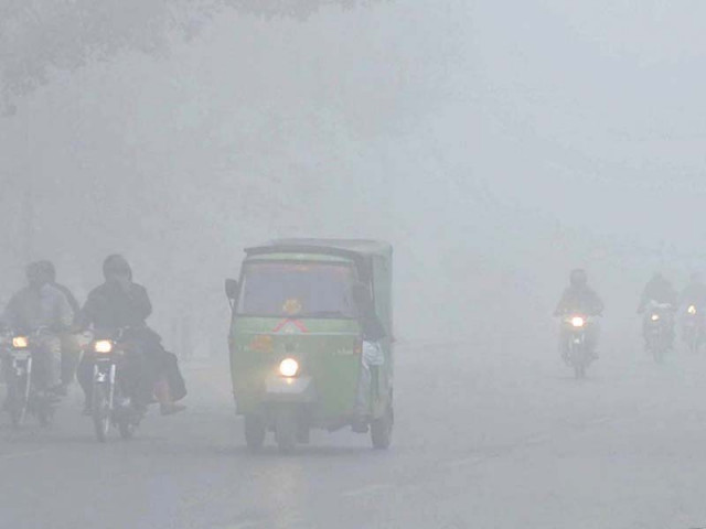 motorists drive through a thick blanket of fog early in the morning photo app motorists drive through a thick blanket of fog early in the morning photo app