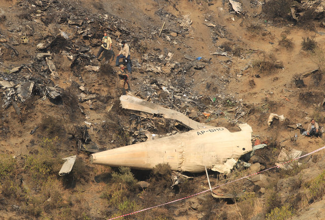 rescue workers survey the site of a plane crash in the vilage of saddha batolni near abbotabad pakistan december 8 2016 photo reuters