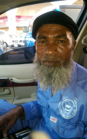 abdulkareem works as a cleaner in saudi arabia photo twitter com ensaneyat
