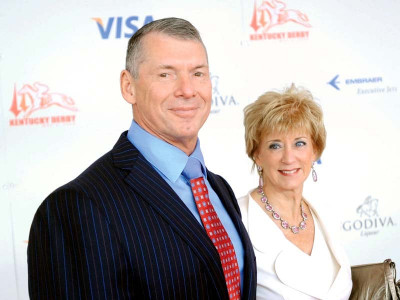 fingers crossed trump picks wwe co founder linda mcmahon for cabinet fingers crossed trump picks wwe co founder linda mcmahon for cabinet