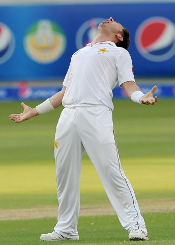 yasir shah relishes his 100th test scalp photo afp yasir shah relishes his 100th test scalp photo afp