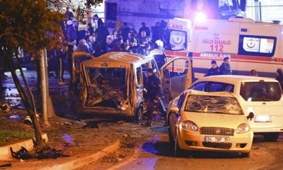 policemen targeted car bomb injures some 20 in istanbul