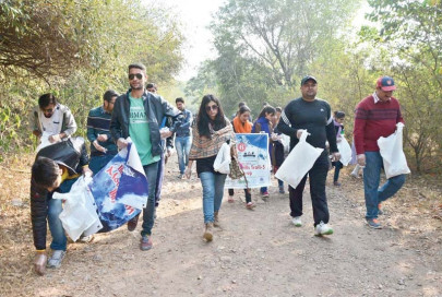 mountain day youngsters clean up margalla hills