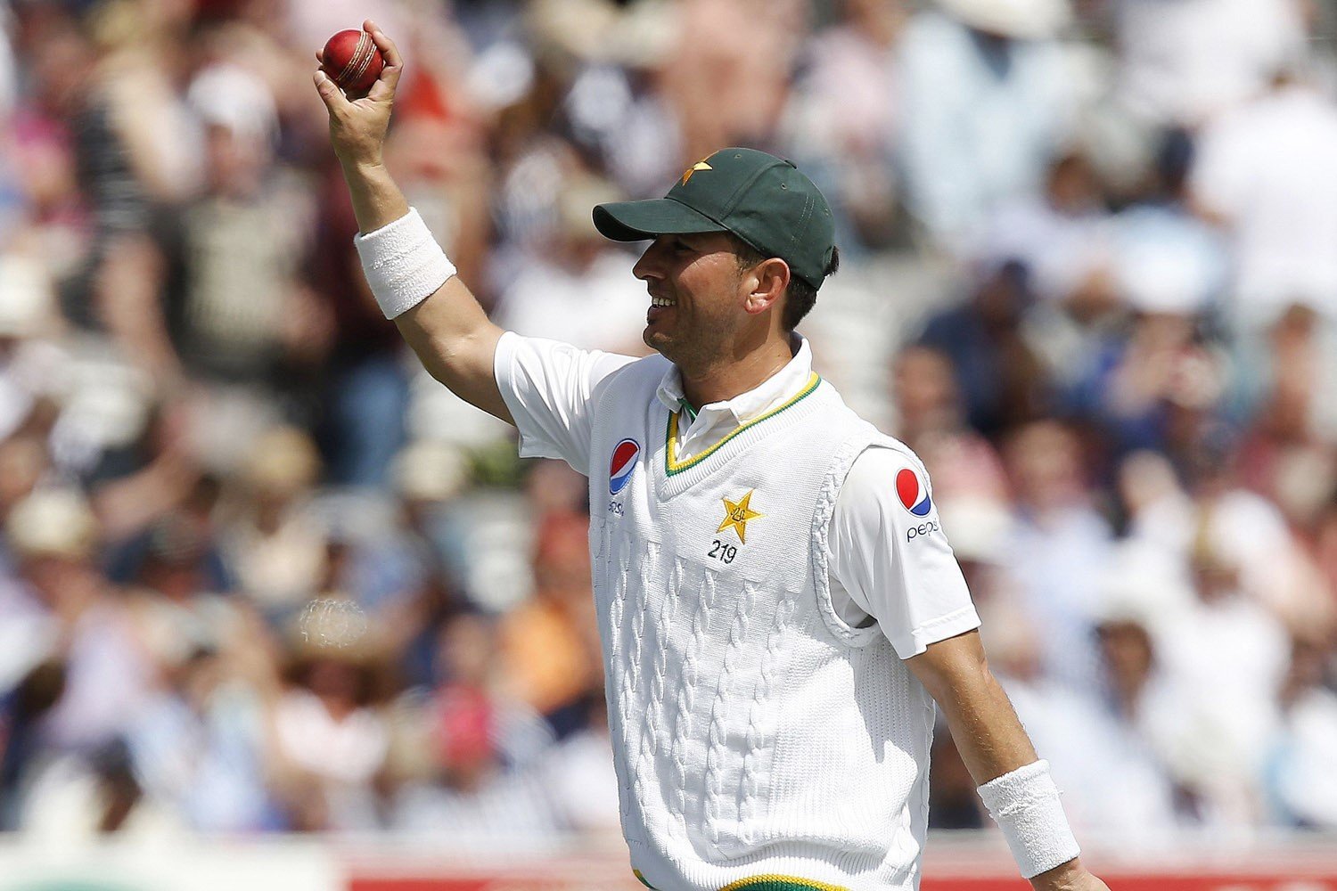 mickey arthur is confident yasir shah will be fit for first test photo afp