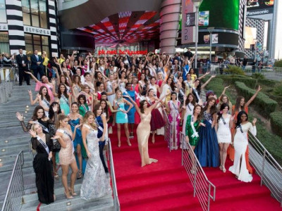 miss universe criticised for whale shark swim in philippines miss universe criticised for whale shark swim in philippines