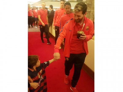 afghan boy who became viral star finally meets messi