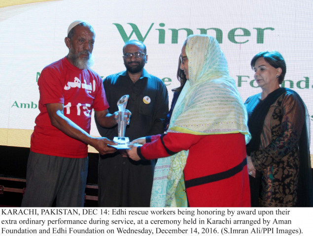 edhi rescue workers being honoring by award upon their service photo ppi edhi rescue workers being honoring by award upon their service photo ppi