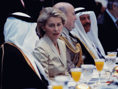 german defense minister refuses to wear abaya in saudi arabia