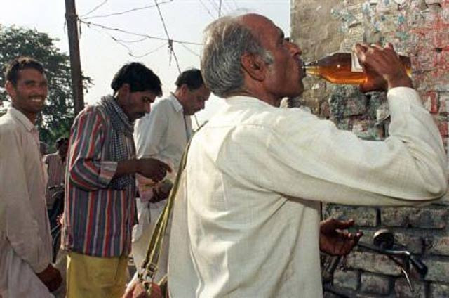 court directs authorities to stop granting licenses to highway liquor shops with immediate effect photo reuters court directs authorities to stop granting licenses to highway liquor shops with immediate effect photo reuters