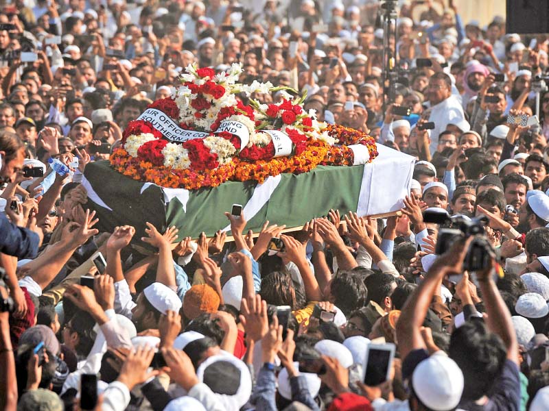 mourners carry the coffin containing mortal remains of junaid jamshed during his funeral in karachi photo afp