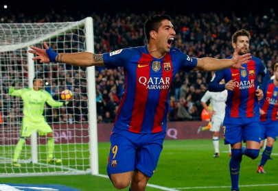 luis suarez signs six year contract extension with barcelona luis suarez signs six year contract extension with barcelona