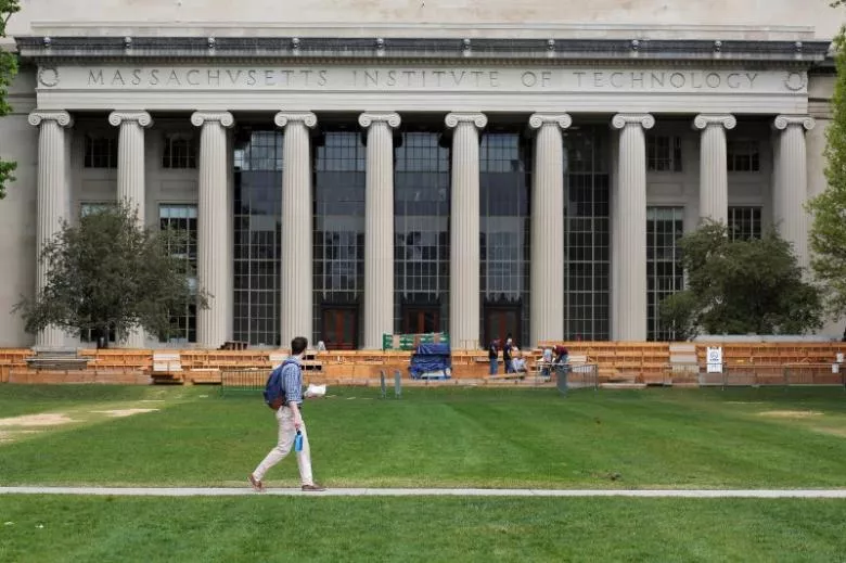 a man walks through killian court at the massachusetts institute of technology mit in cambridge massachusetts u s may 13 2016 reuters brian snyder rtsf679 a man walks through killian court at the massachusetts institute of technology mit in cambridge massachusetts u s may 13 2016 reuters brian snyder rtsf679