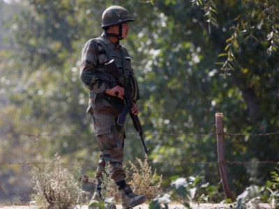 gunmen kill three indian soldiers in iok ambush gunmen kill three indian soldiers in iok ambush