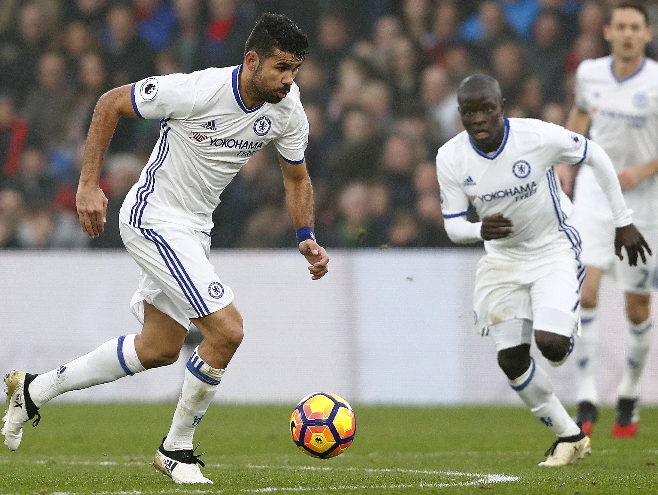 chelsea have now equalled their club record by winning 11 straight league matches photo afp