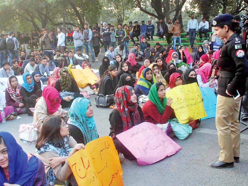 students blocked canal road in lahore on monday for hours leading to massive traffic jams photo express