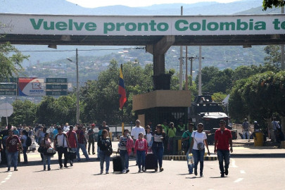 venezuela reopens colombia brazil border crossings