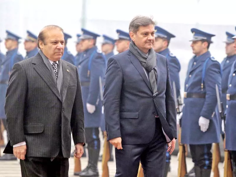 premier nawaz sharif reviews the bosnian armed forces honour guard alongside bosnian counterpart denis zvizdic photo afp premier nawaz sharif reviews the bosnian armed forces honour guard alongside bosnian counterpart denis zvizdic photo afp