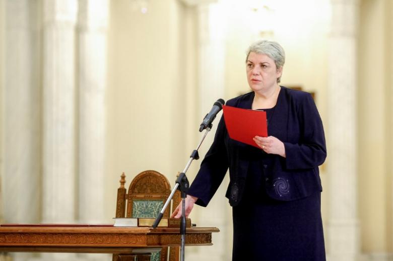 sevil shhaideh is sworn in for the position of minister for regional administration and public administration in bucharest romania photo reuters