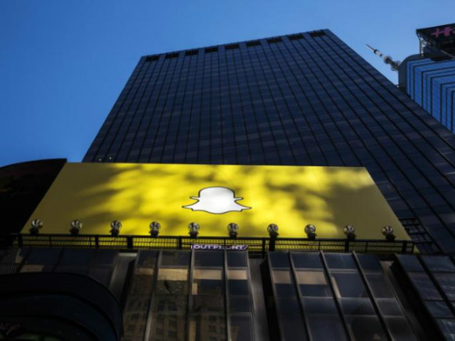 Snap misses revenue estimate, shares plunge 30%