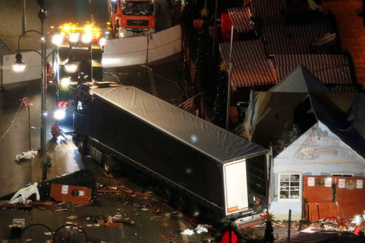 berlin market attack suspect shot dead in shootout in milan italy security source