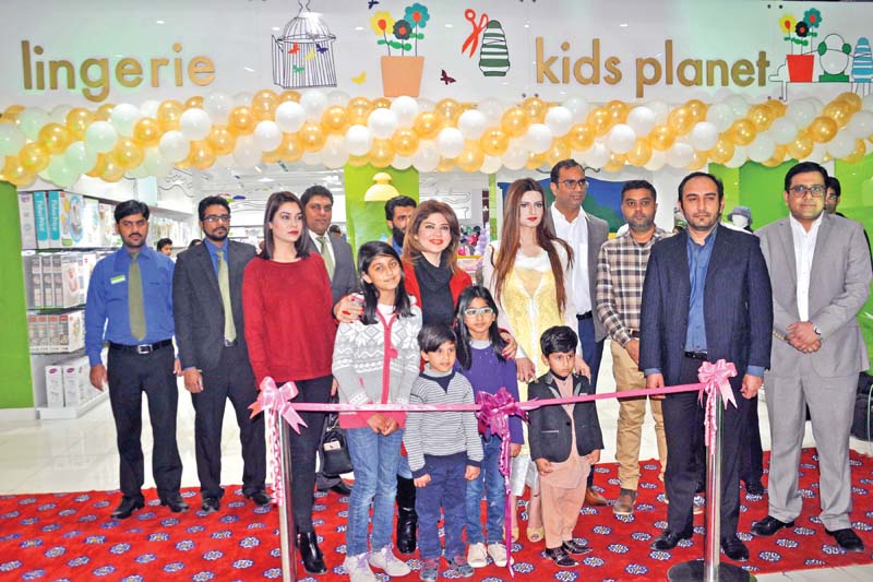 actress mishi khan with guests at the opening of new sections at grrenvalley hypermarket rawalpindi photo express